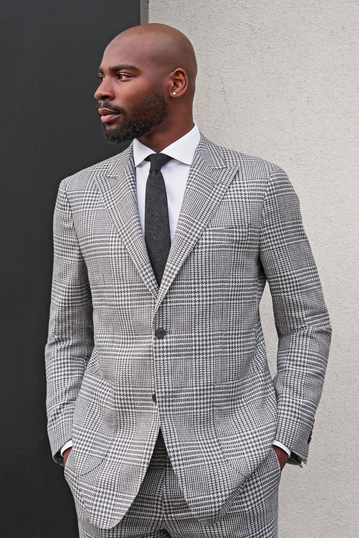 New SUITREVIEW Elmhurst Off White Storm Gray Check Wool and Silk Suit - Size 40R (Relaxed Fit)
